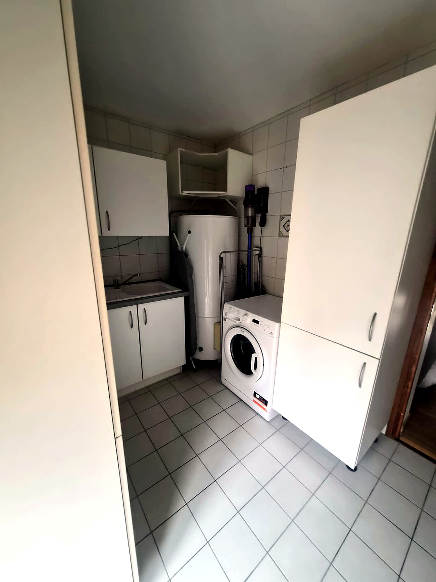 Utility room with washing machine and freezer